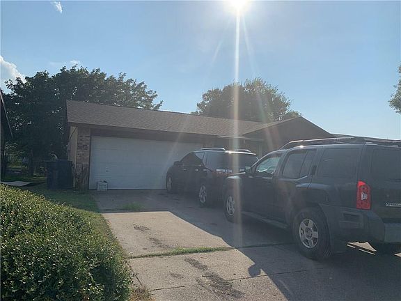 3rd image of 1401 Oak Creek Dr