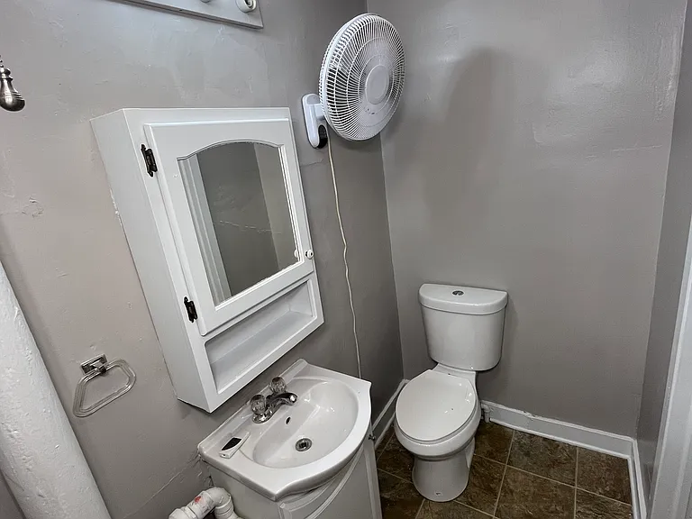 505 Beaumont St — Photo 8