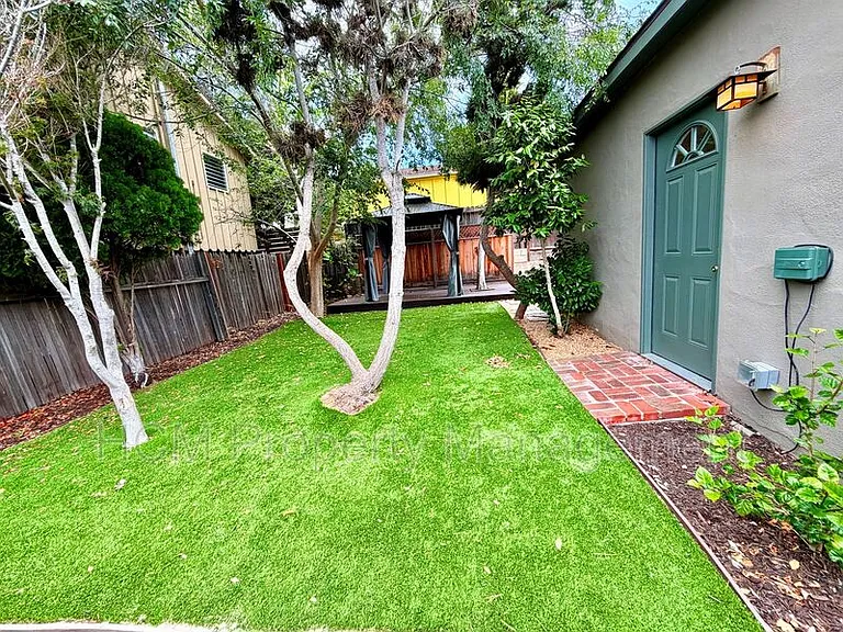 590 Oak St — Photo 15