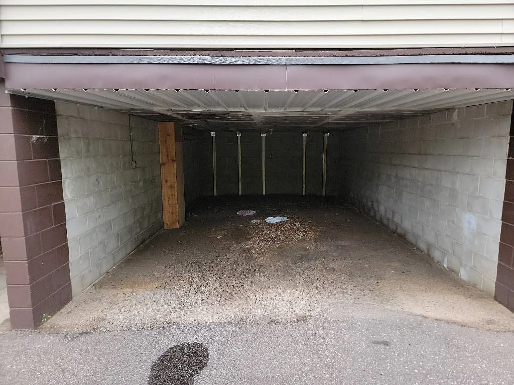 2 bed, $880 — Photo 2