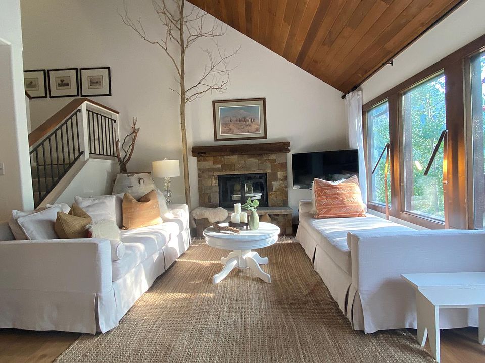 Living Room/Great room, the dining table is where this picture was taken from.