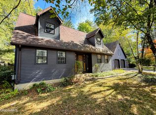 195 Valley Rd, Schenectady, NY 12309