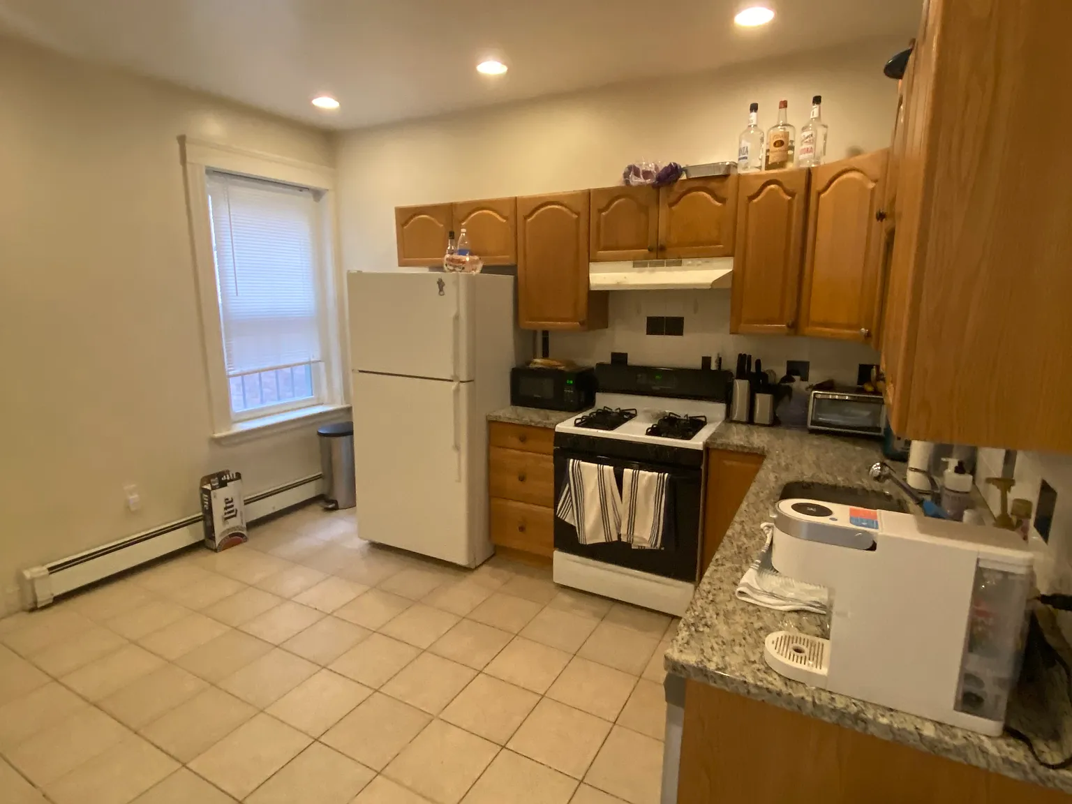 3 bed, 99999 sqft, $4,200 — Photo 1