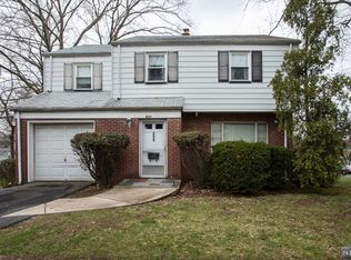 922 Lincoln Pl, Teaneck, NJ 07666