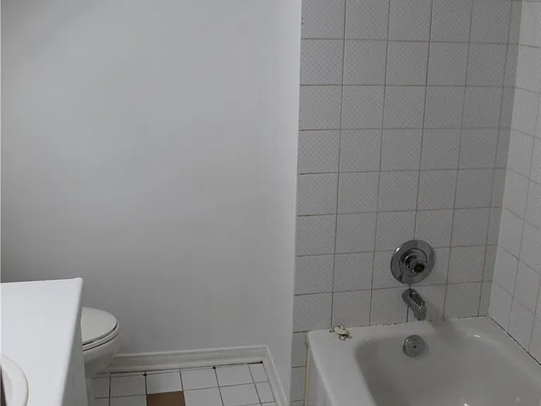 48 Strathcona Ave #BASEMENT — Photo 13