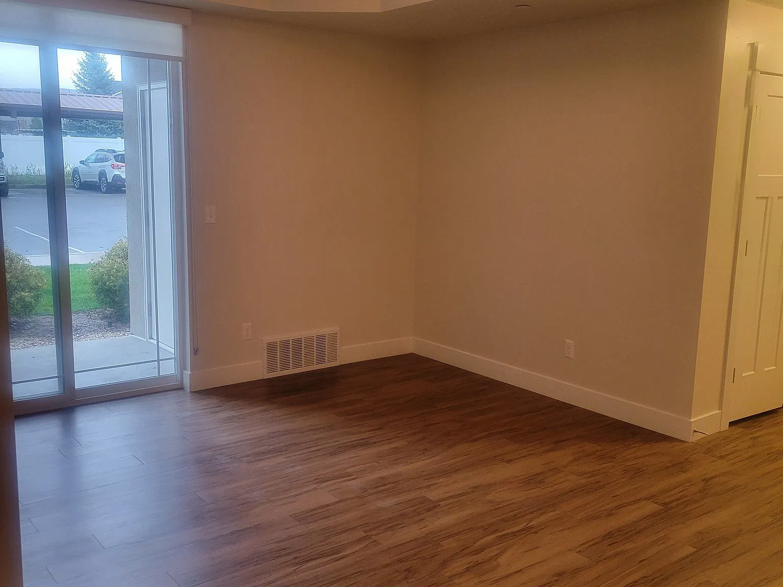 Spacious 3-Bed, 2-Bath Condo — Photo 4