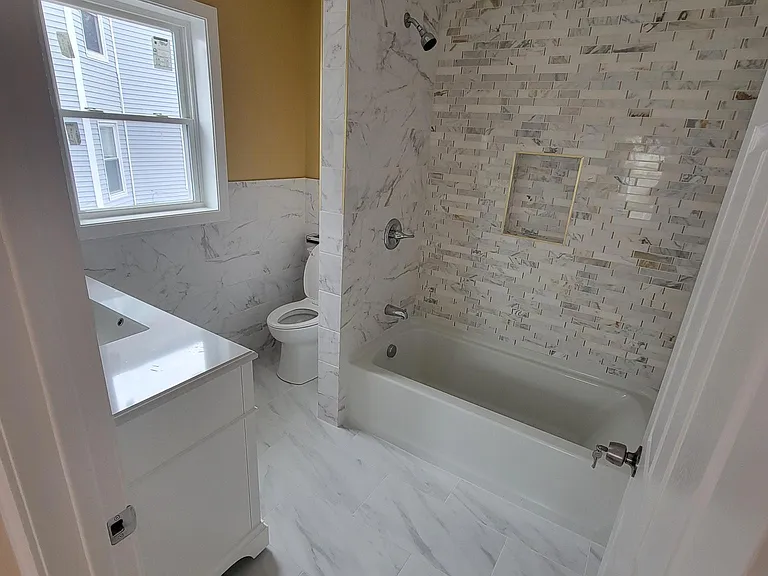 31 Hamilton St — Photo 16