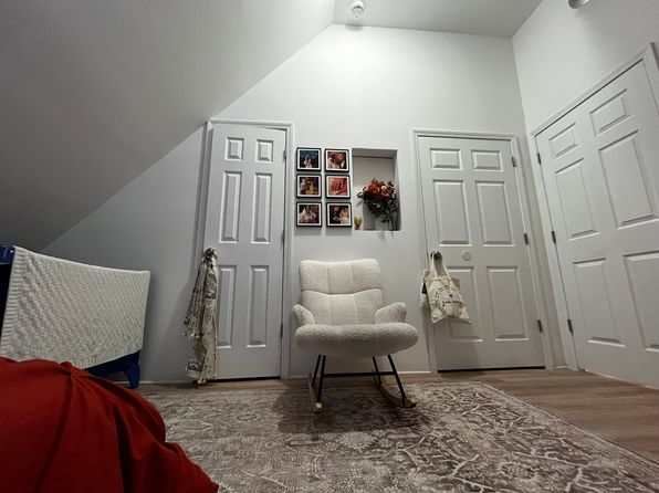 4444 Main St APT 1
