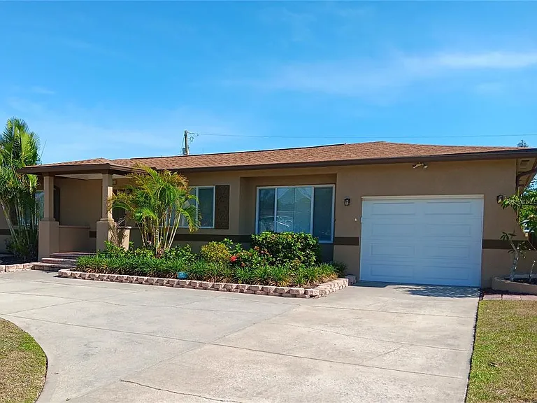 4864 Lake Charles Dr N — Photo 1