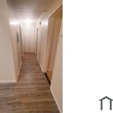 861 W 42nd Pl — Photo 17