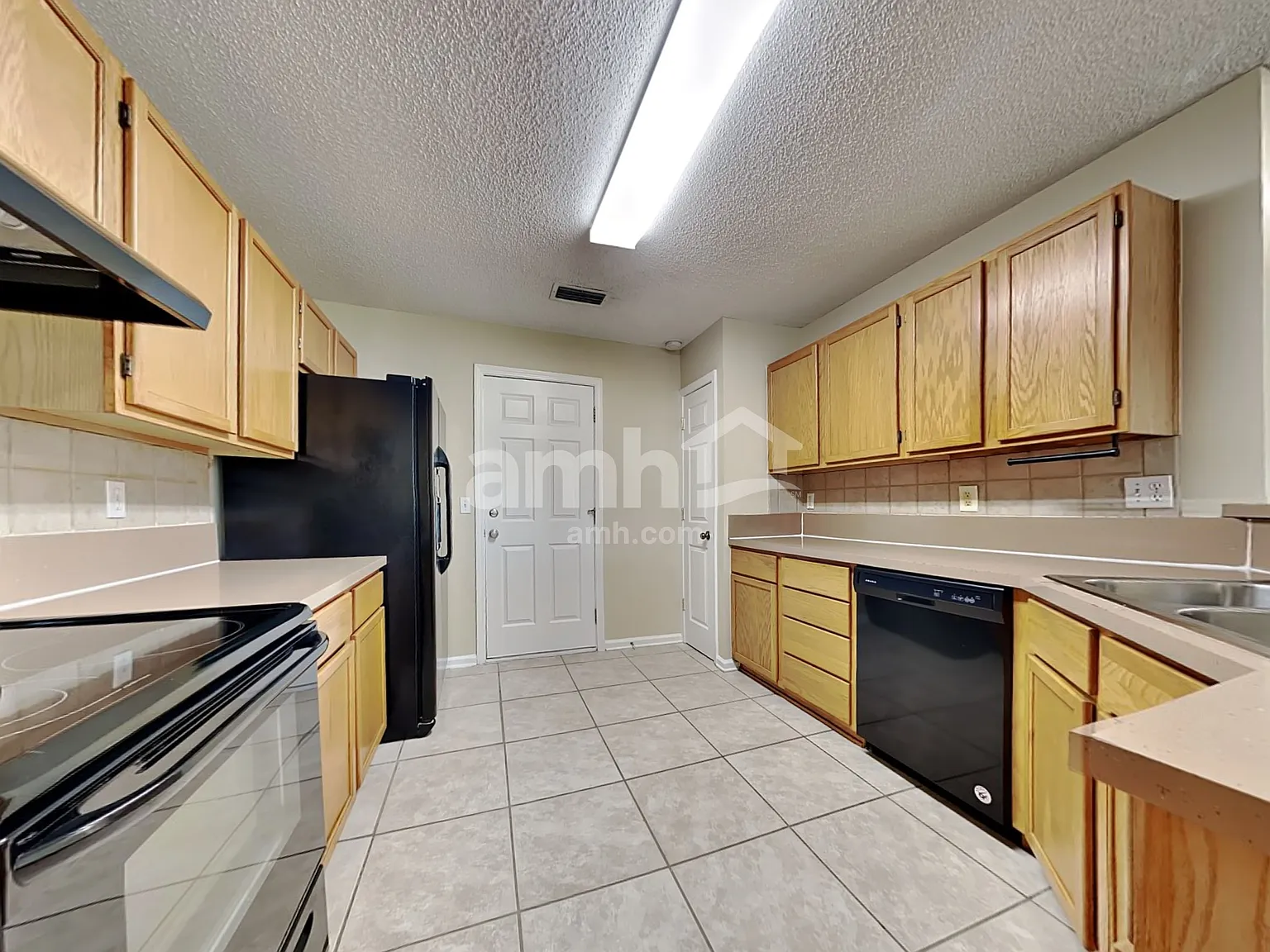 3 bed, 2.0 bath, 1454 sqft, $1,805 — Photo 3