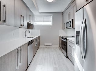 144 Walcrest Blvd SE #B, Calgary, AB T2X4L5