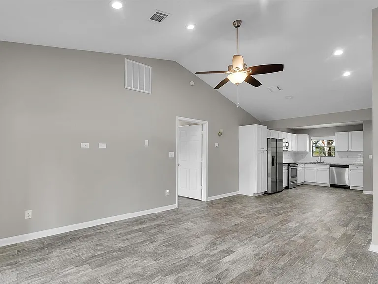 3555 Balboa Cir — Photo 10