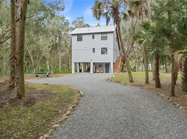 16275 W River Rd, Inglis, FL 34449