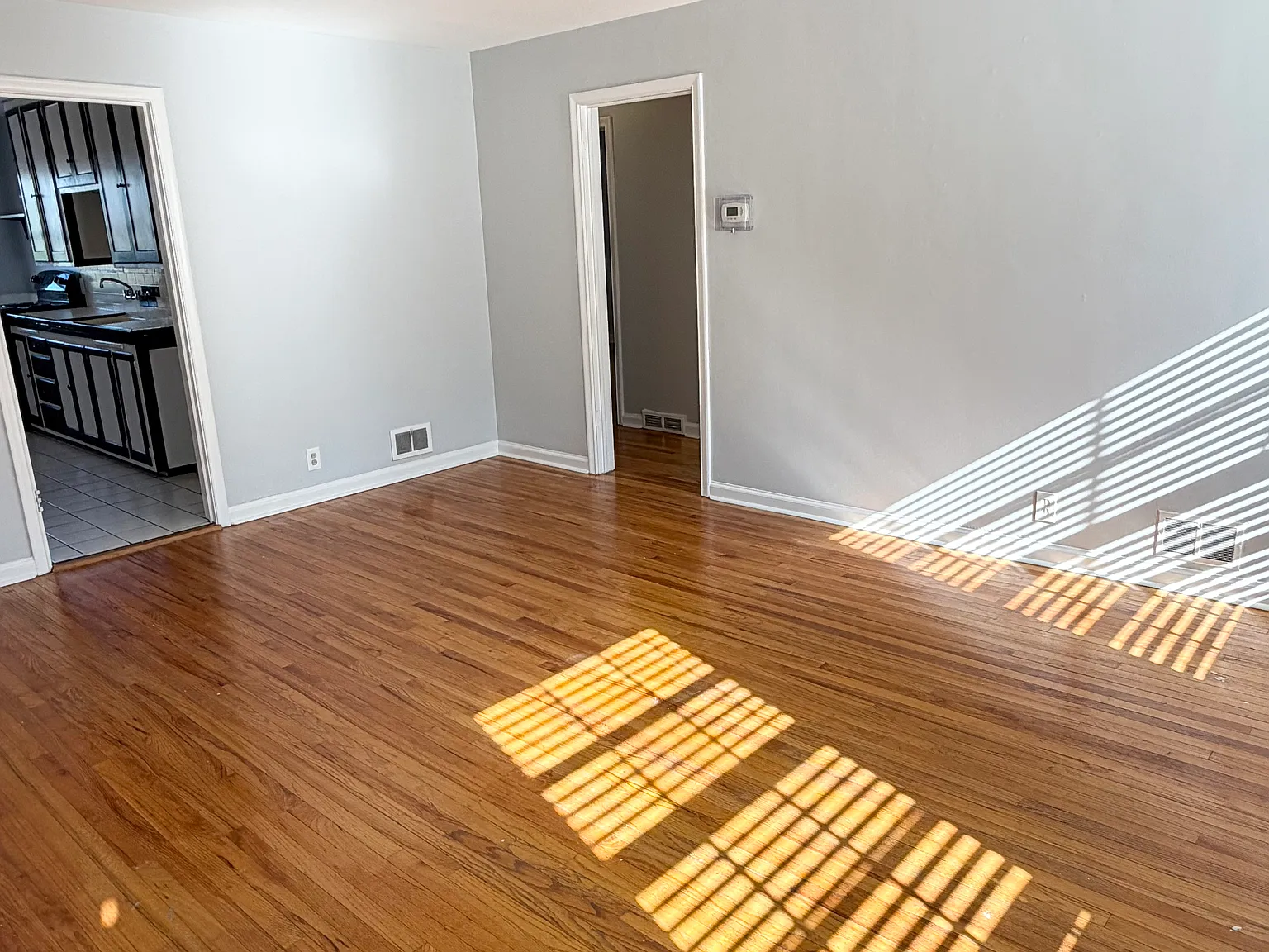 2 bed, 1000 sqft, $1,600 — Photo 4