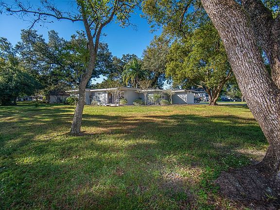 4th image of 1703 Camphor Dr