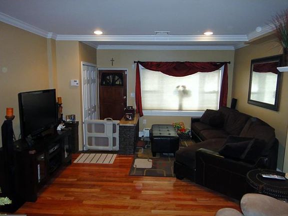 4th image of 2810 S Franklin St S