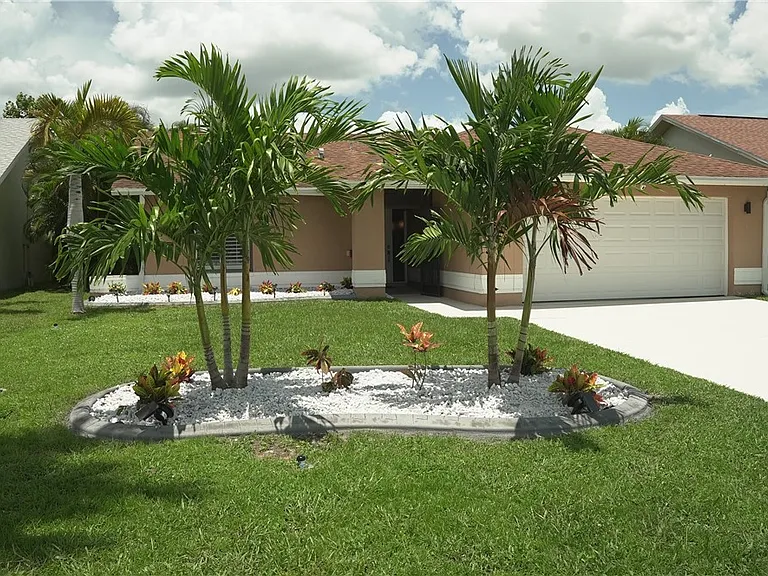 13226 Winsford Ln — Photo 3