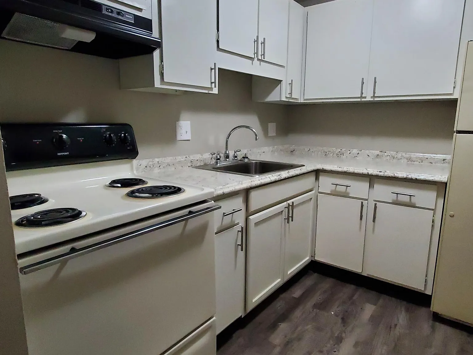 Sycamore Apartments — Photo 1
