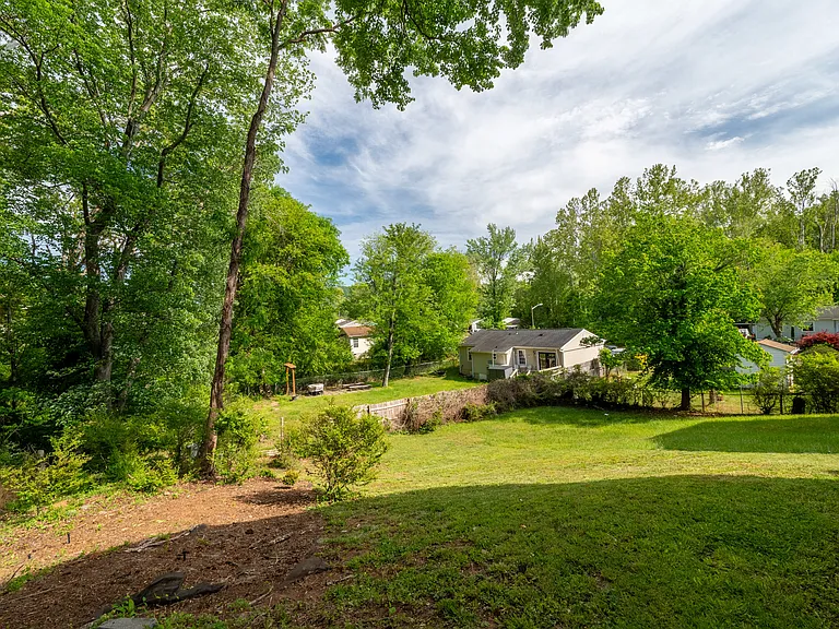 105 Hartmans Mill Rd — Photo 2