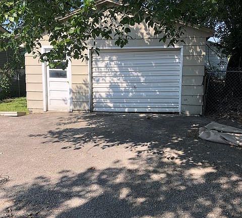 5th image of 1226 Brown St