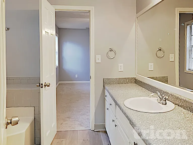 110 Springvalley Way — Photo 12