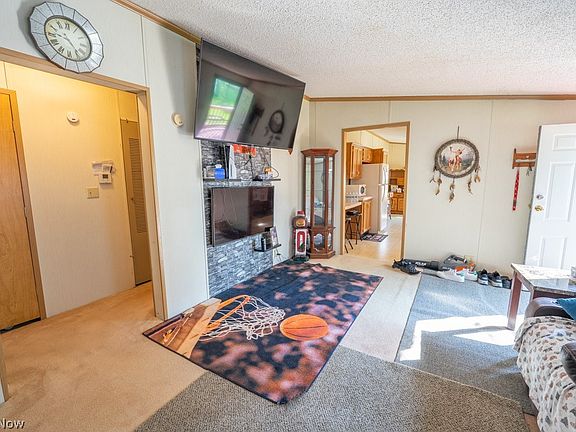 5th image of 112 Evergreen Ln #112