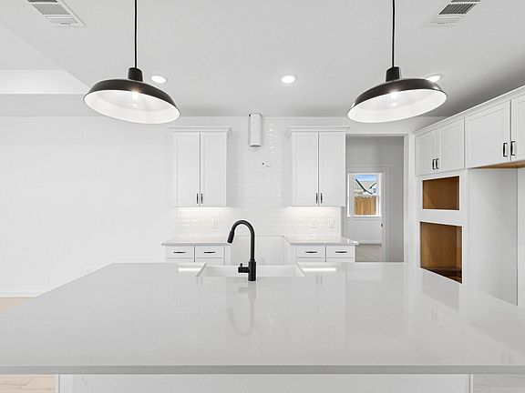 3rd image of 29535 Pondview Dr