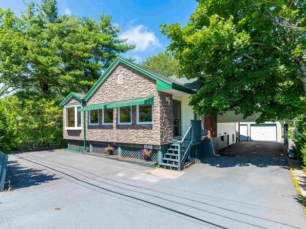 1645 Saint Margarets Bay Rd, Timberlea, NS B3T 1B4
