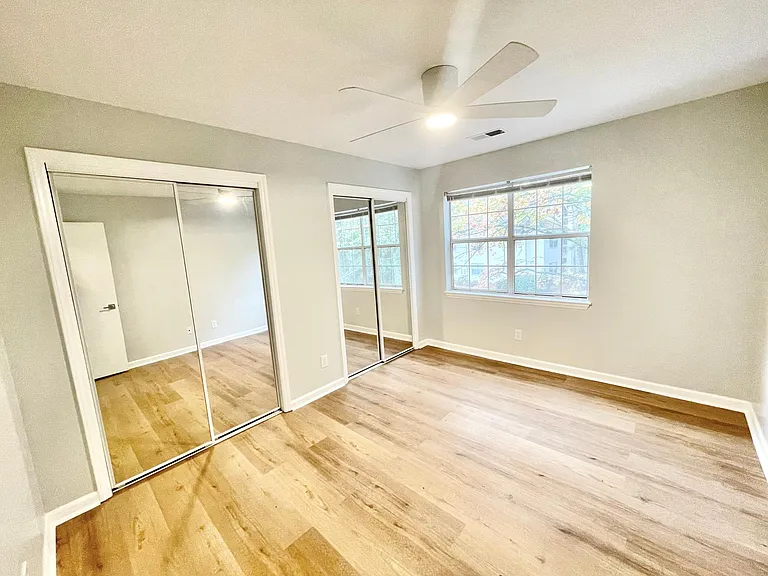 1032 Churchill Downs Ct #B — Photo 12