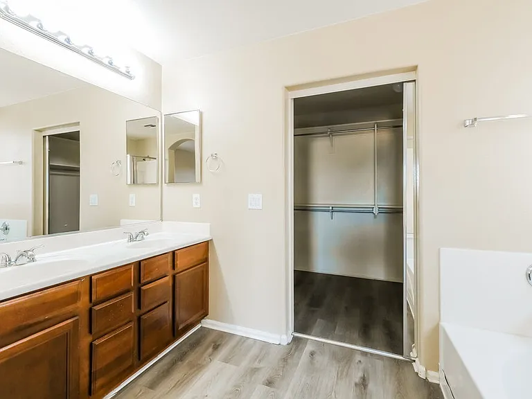 7816 S 48th Dr — Photo 12
