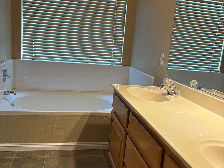 3910 Magnolia Hills Dr — Photo 10