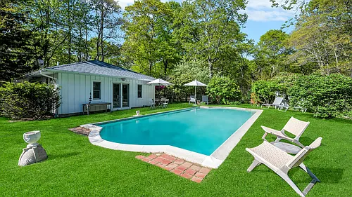 23 Tuthill Dr Photo 1