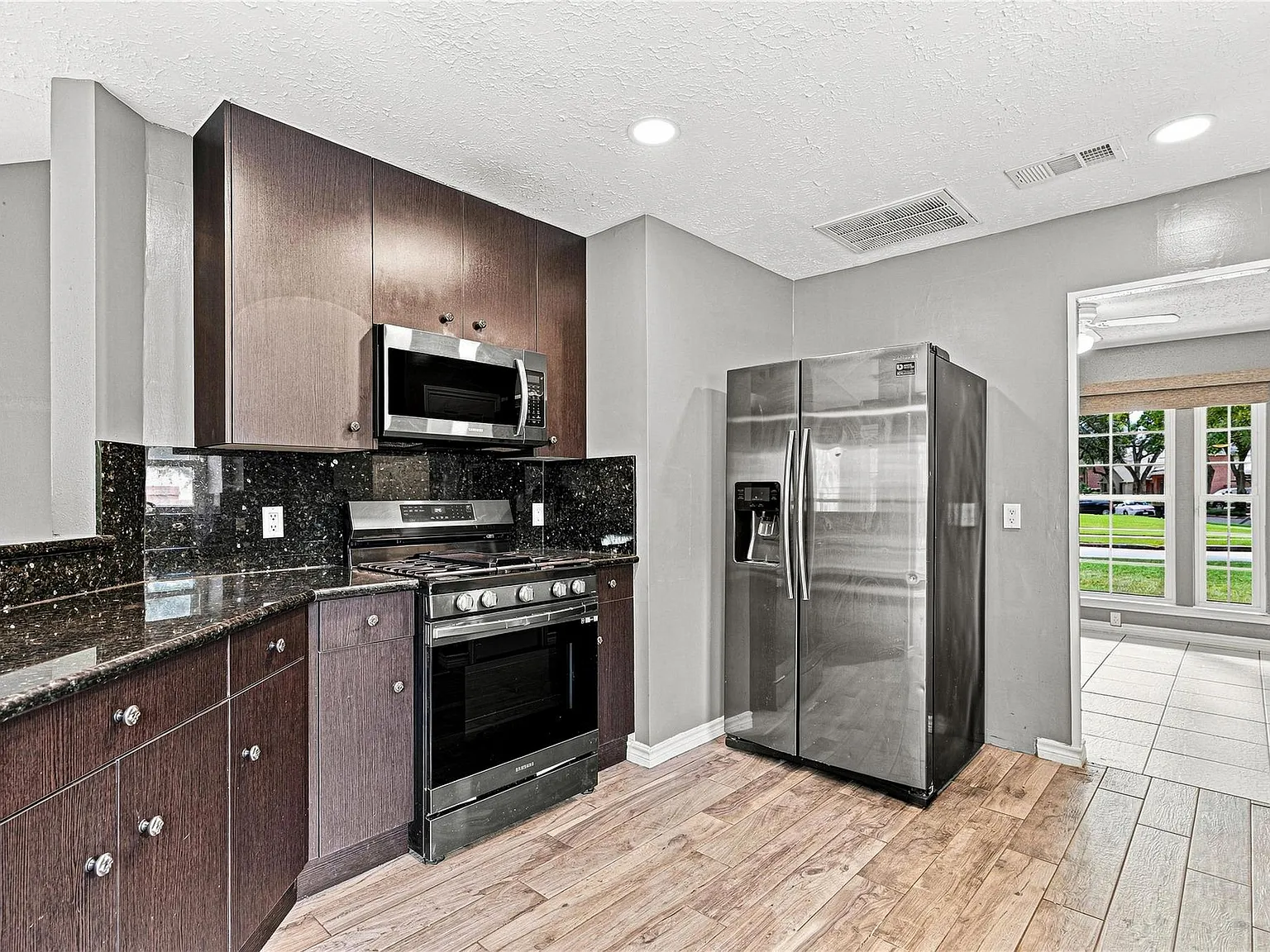 3 bed, 2.5 bath, 1845 sqft, $2,650 — Photo 4