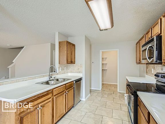 3rd image of 1433 Glenwick Dr
