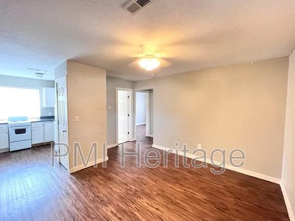 103 W Martin Luther King Jr Blvd #6, Fayetteville, AR 72701
