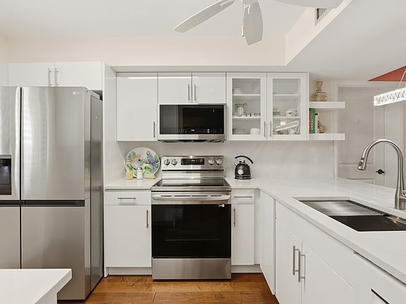 5th image of 6133 Balboa Circle #302