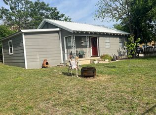 108 E Neely Ave, Comanche, TX 76442