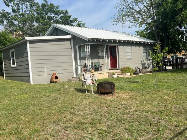 108 E Neely Ave, Comanche, TX 76442