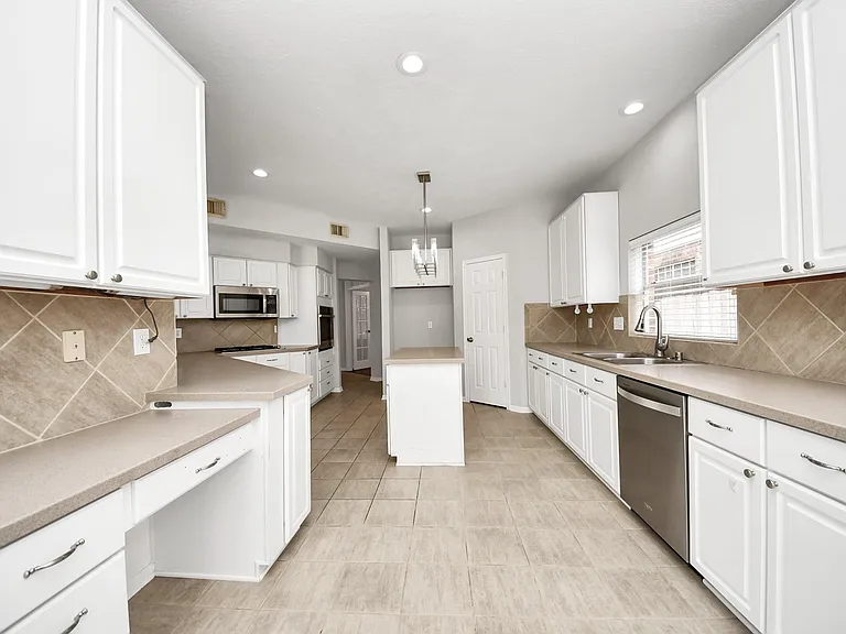 1611 Barton Creek Trl — Photo 19