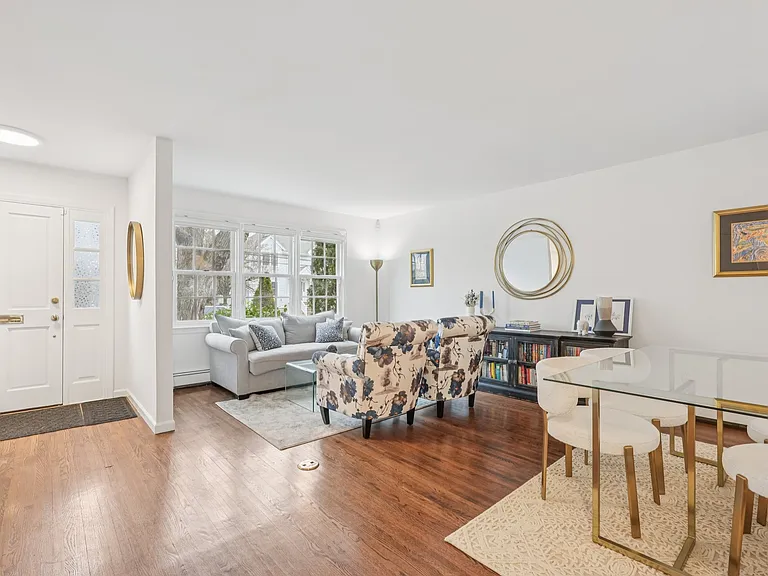 9 Oakwood Ave — Photo 11