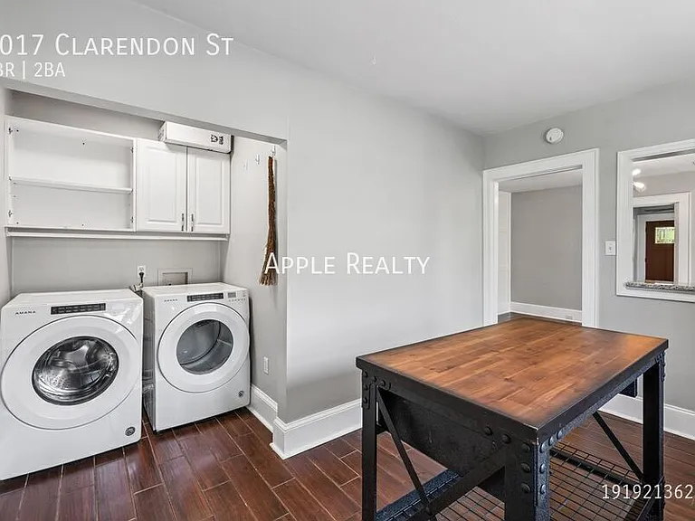 1017 Clarendon St — Photo 7