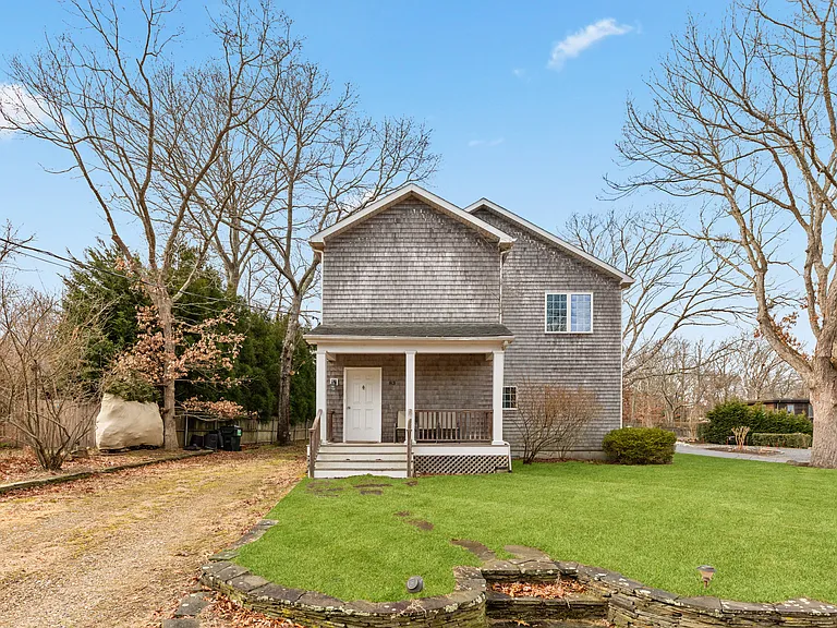 Hillside Dr W — Photo 32