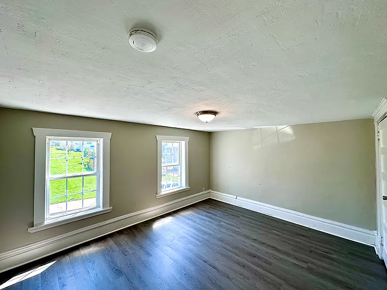 831 Morton St — Photo 17