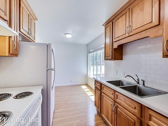 2nd image of 897 Northrup St APT 5