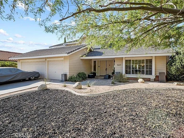 5637 Redwood Ave — Photo 1