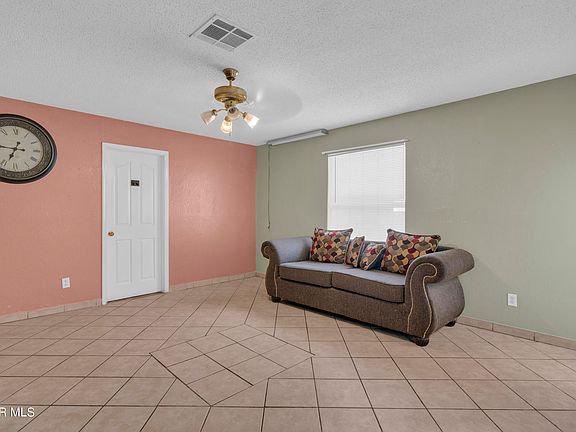 4th image of 10433 Valle De Oro Dr