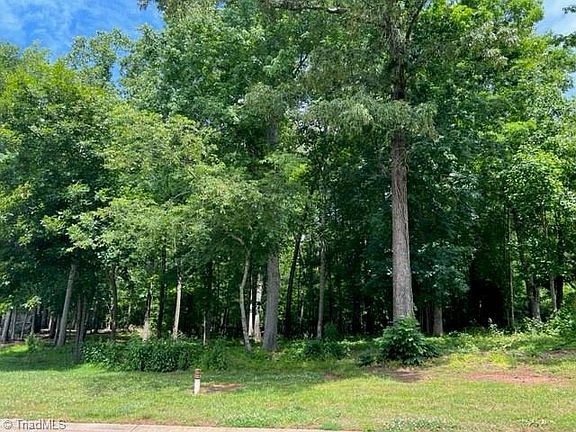 3rd image of 8 Bermuda Dr #8