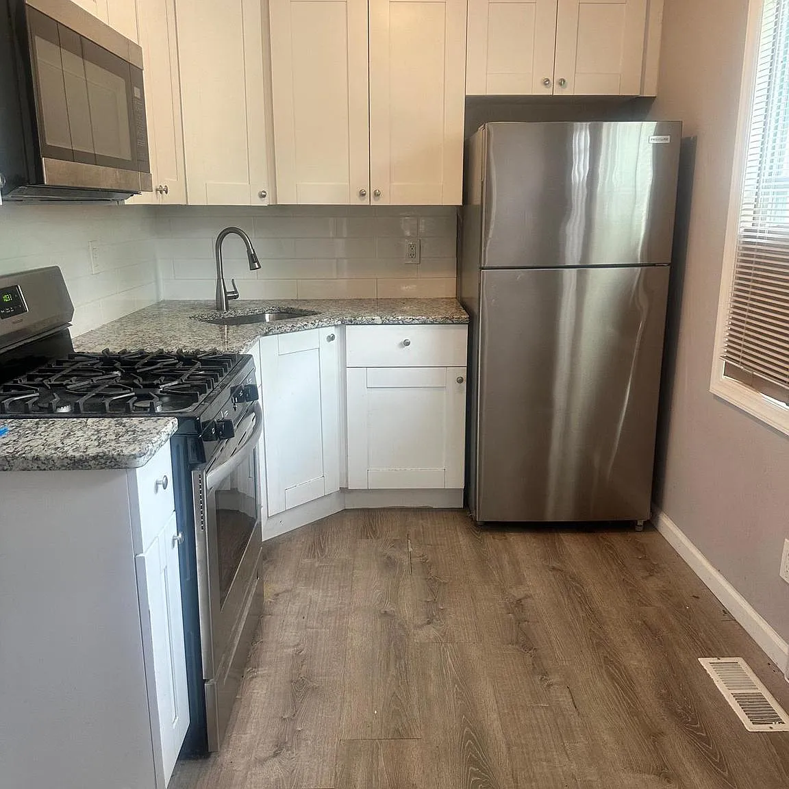 1 bed, 700 sqft, $1,400 — Photo 4