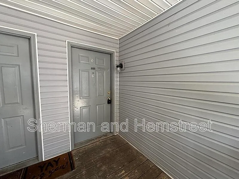 3 bed, 2.0 bath, 1200 sqft, $1,100 — Photo 2
